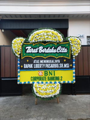 Papan Bunga Duka di Lolu Selatan