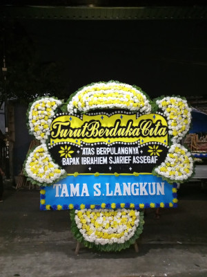 Papan Bunga Duka di Lolu Selatan