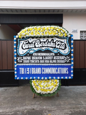 Papan Bunga Duka di Lolu Selatan